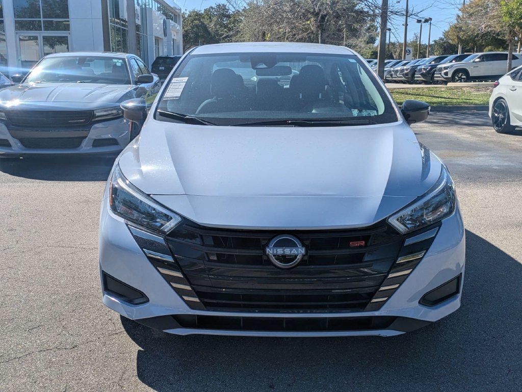 Used 2025 Nissan Versa SR FWD image 9