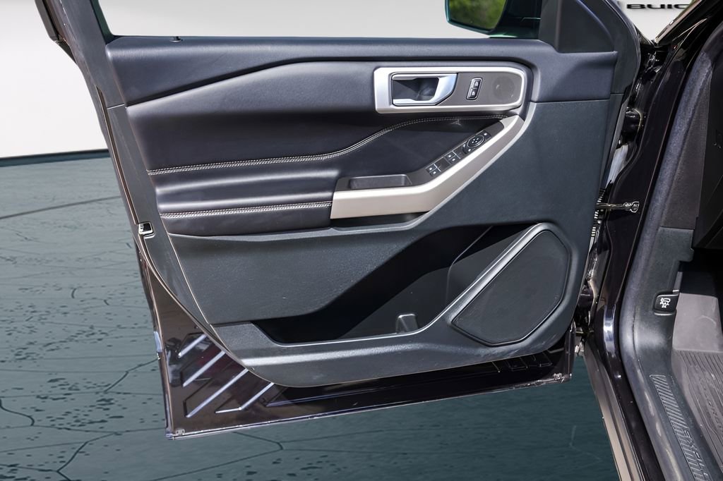 Used 2023 Ford Explorer XLT w/ Equipment Group 202A image 27