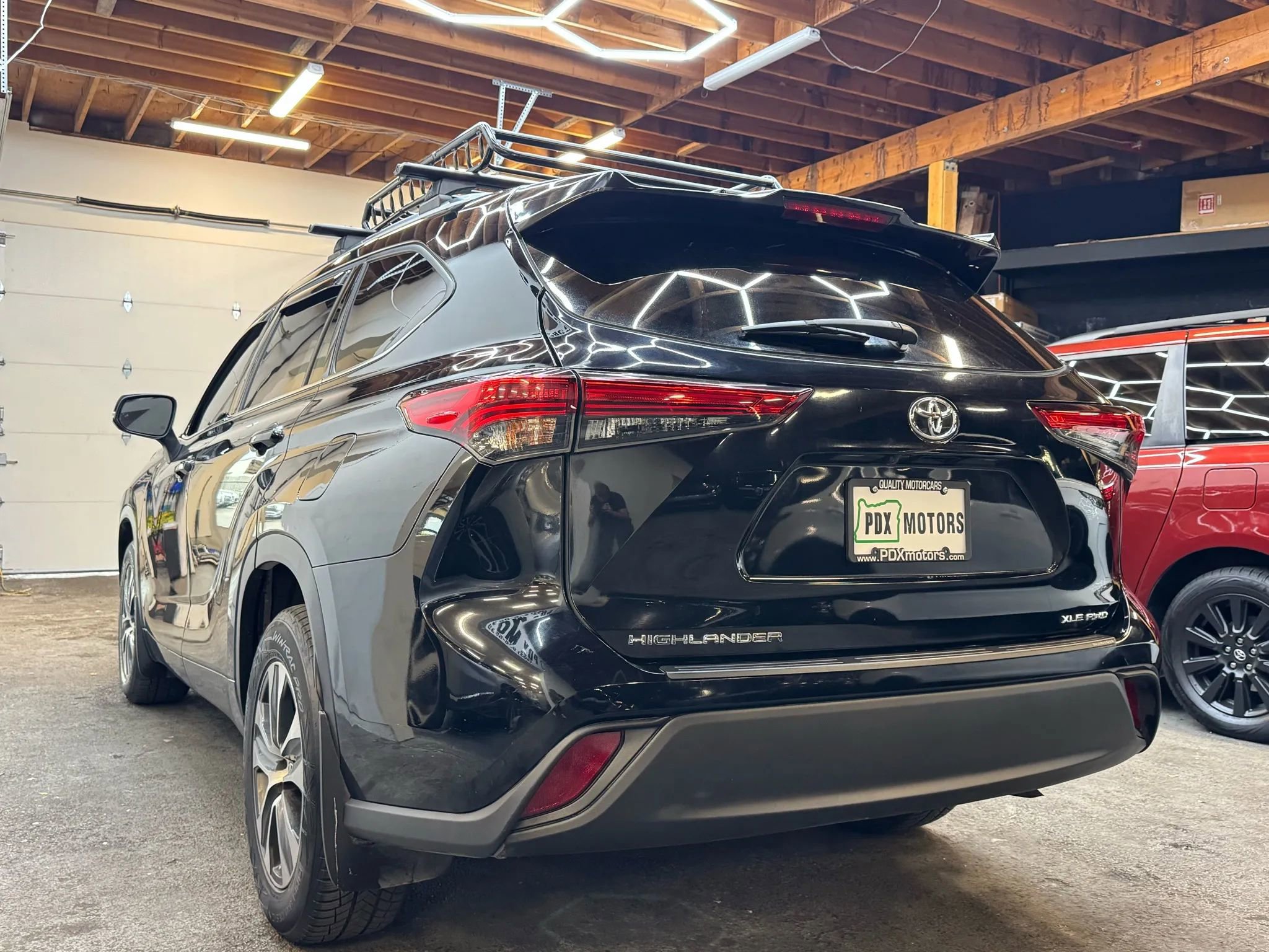 Used 2020 Toyota Highlander XLE image 4