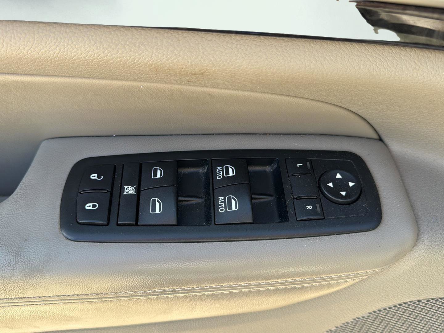 Used 2012 Jeep Grand Cherokee Laredo image 12