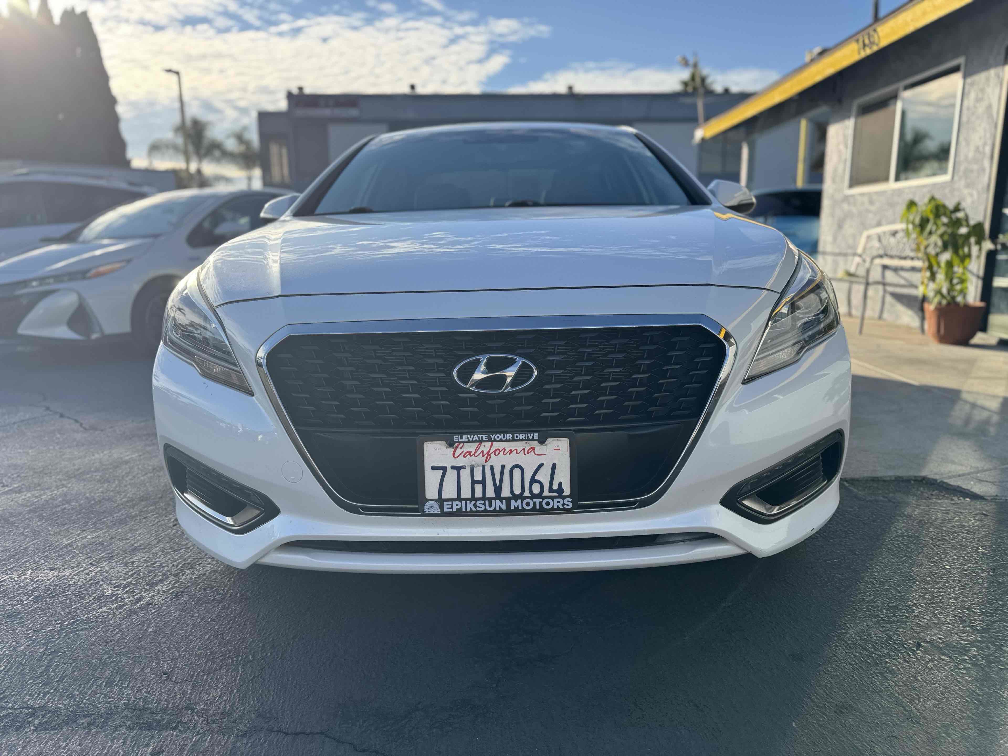 Used 2016 Hyundai Sonata SE FWD image 2