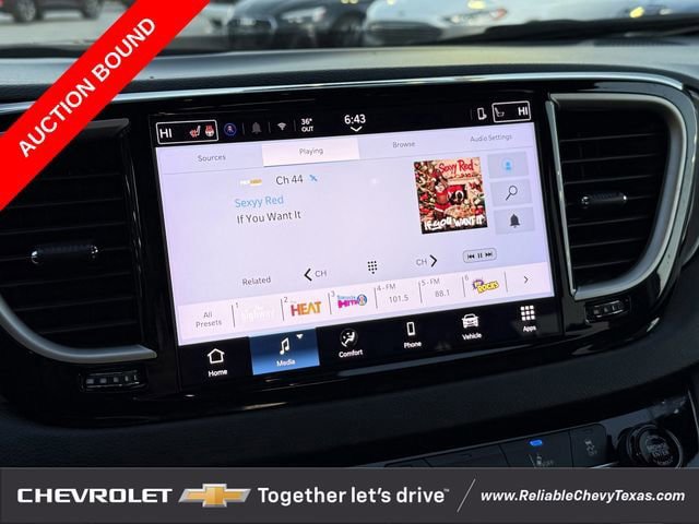 Used 2025 Chrysler Pacifica Select FWD image 24