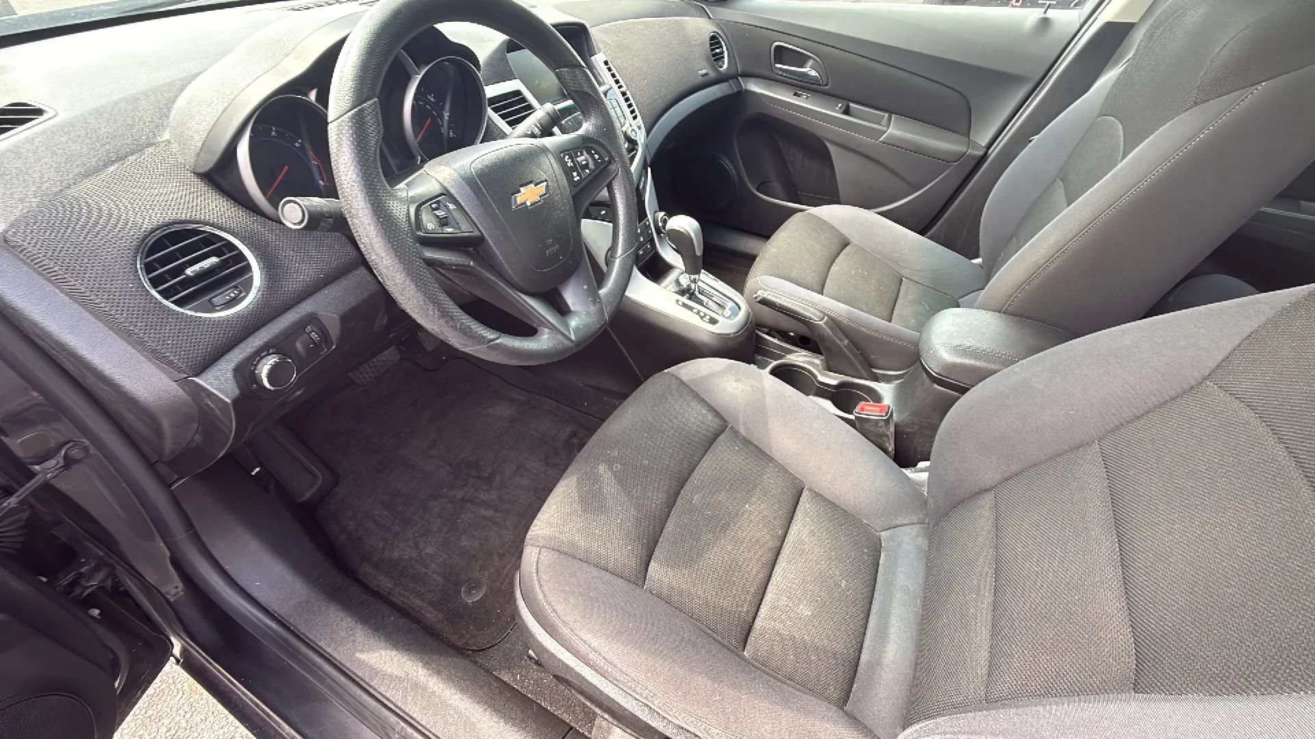 Used 2016 Chevrolet Cruze LT w/ Technology Package FWD image 15