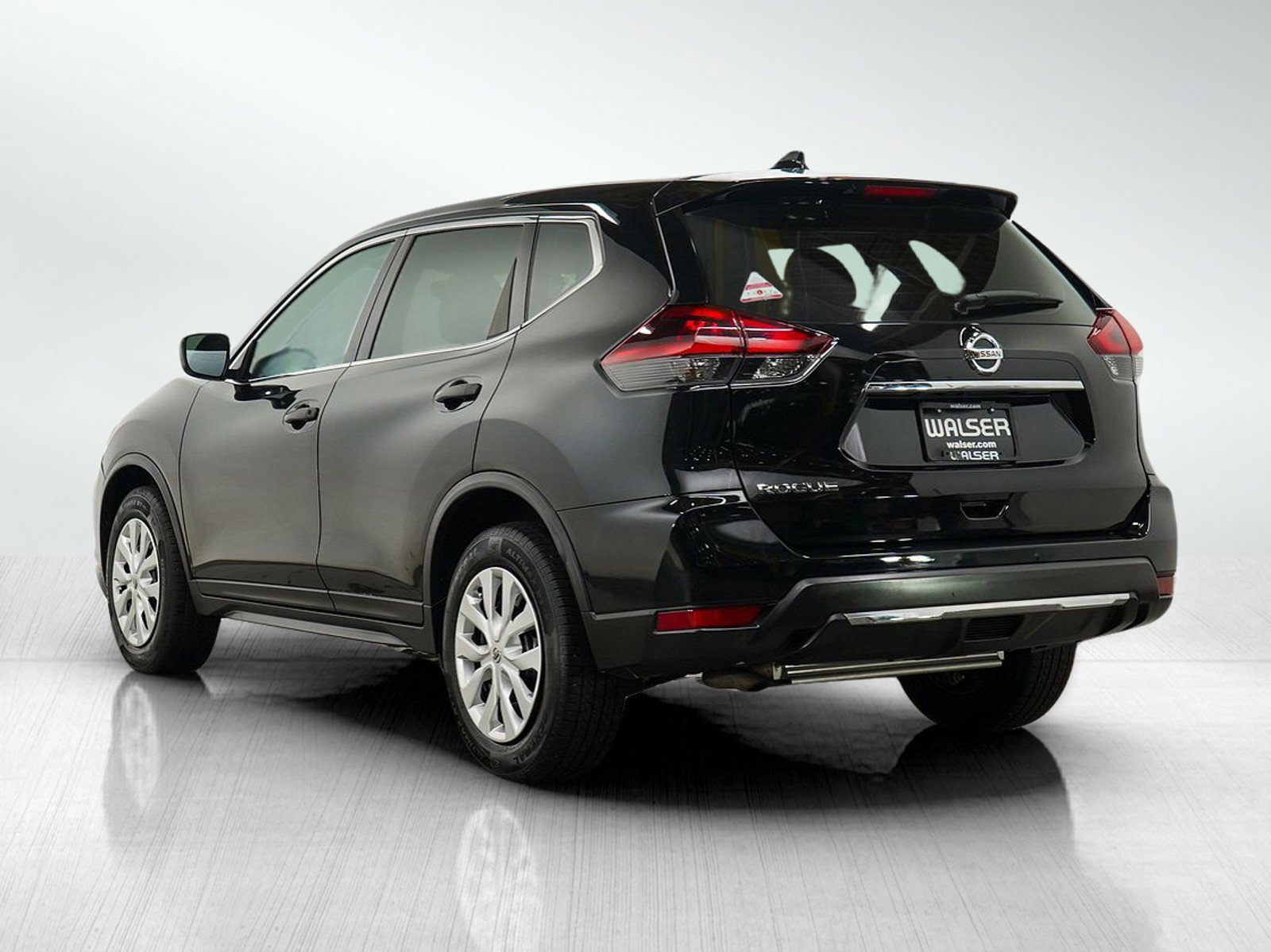 Used 2018 Nissan Rogue S FWD image 3