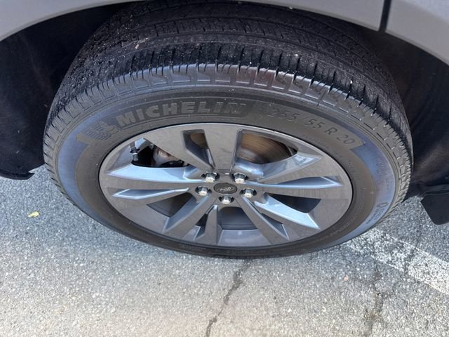 Used 2023 Ford Explorer XLT w/ Equipment Group 202A AWD/4WD image 13