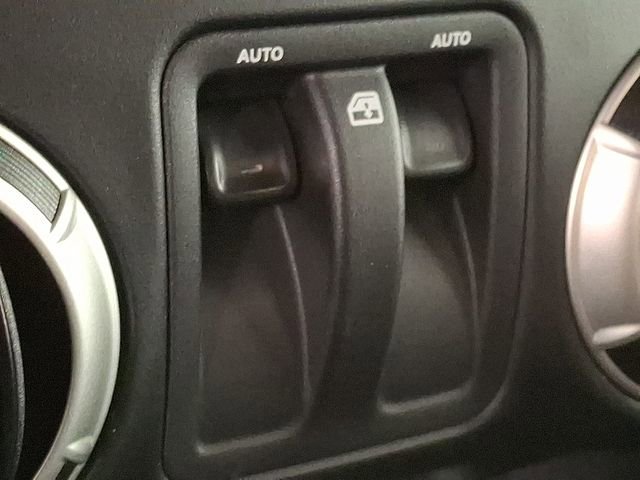 Used 2018 Jeep Wrangler Sahara w/ Connectivity Group image 21