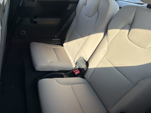 New 2026 Volvo XC90 B6 Plus w/ Protection Package Premier AWD/4WD image 12