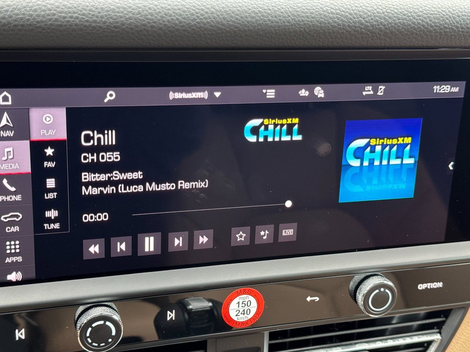 Certified 2025 Porsche Macan image 21