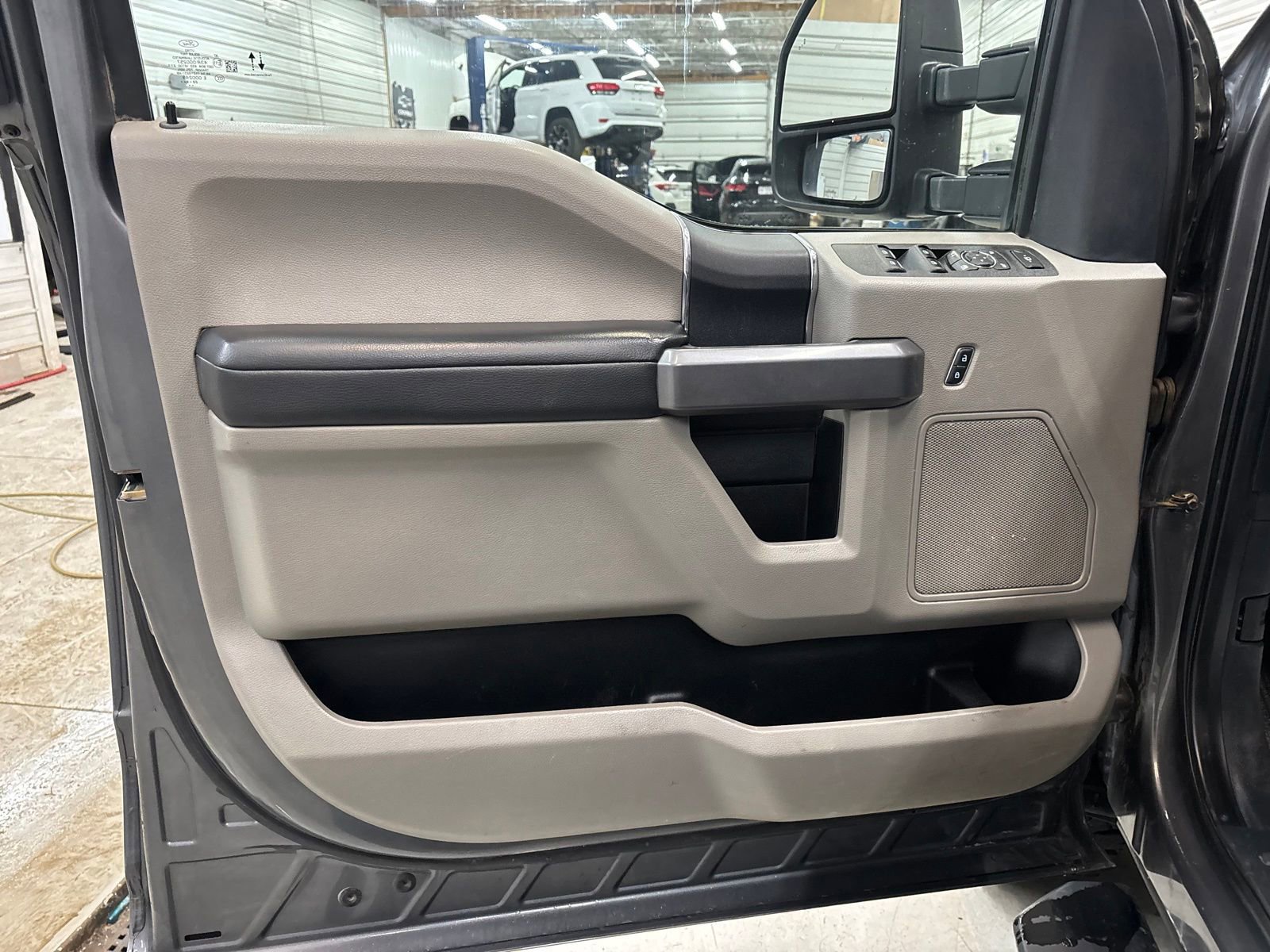 Used 2022 Ford F250 XLT w/ XLT Value Package AWD/4WD image 9
