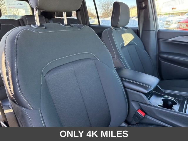 Used 2025 Jeep Grand Cherokee Laredo X image 28