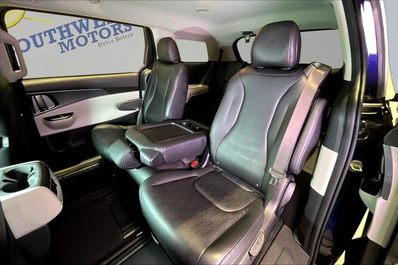 Used 2023 Kia Carnival LX FWD image 23