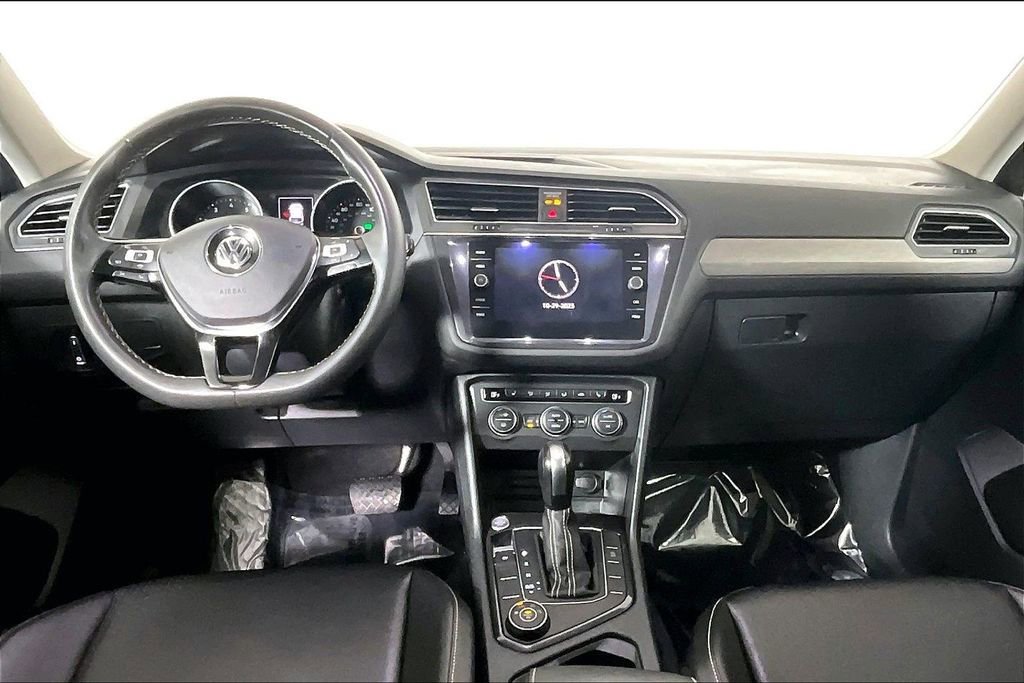 Used 2021 Volkswagen Tiguan SE w/ Panoramic Sunroof Package image 15