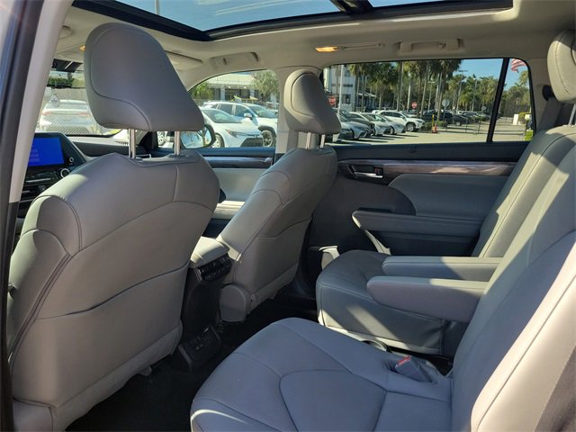 Used 2023 Toyota Highlander Platinum image 5