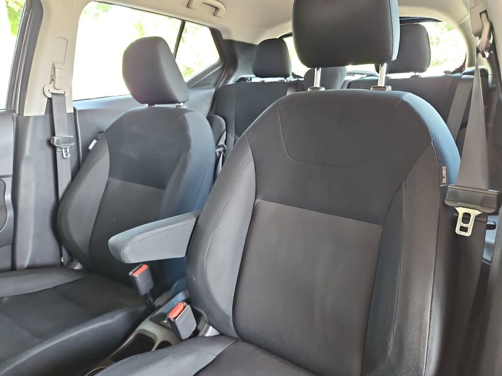 Used 2024 Nissan Kicks S image 21