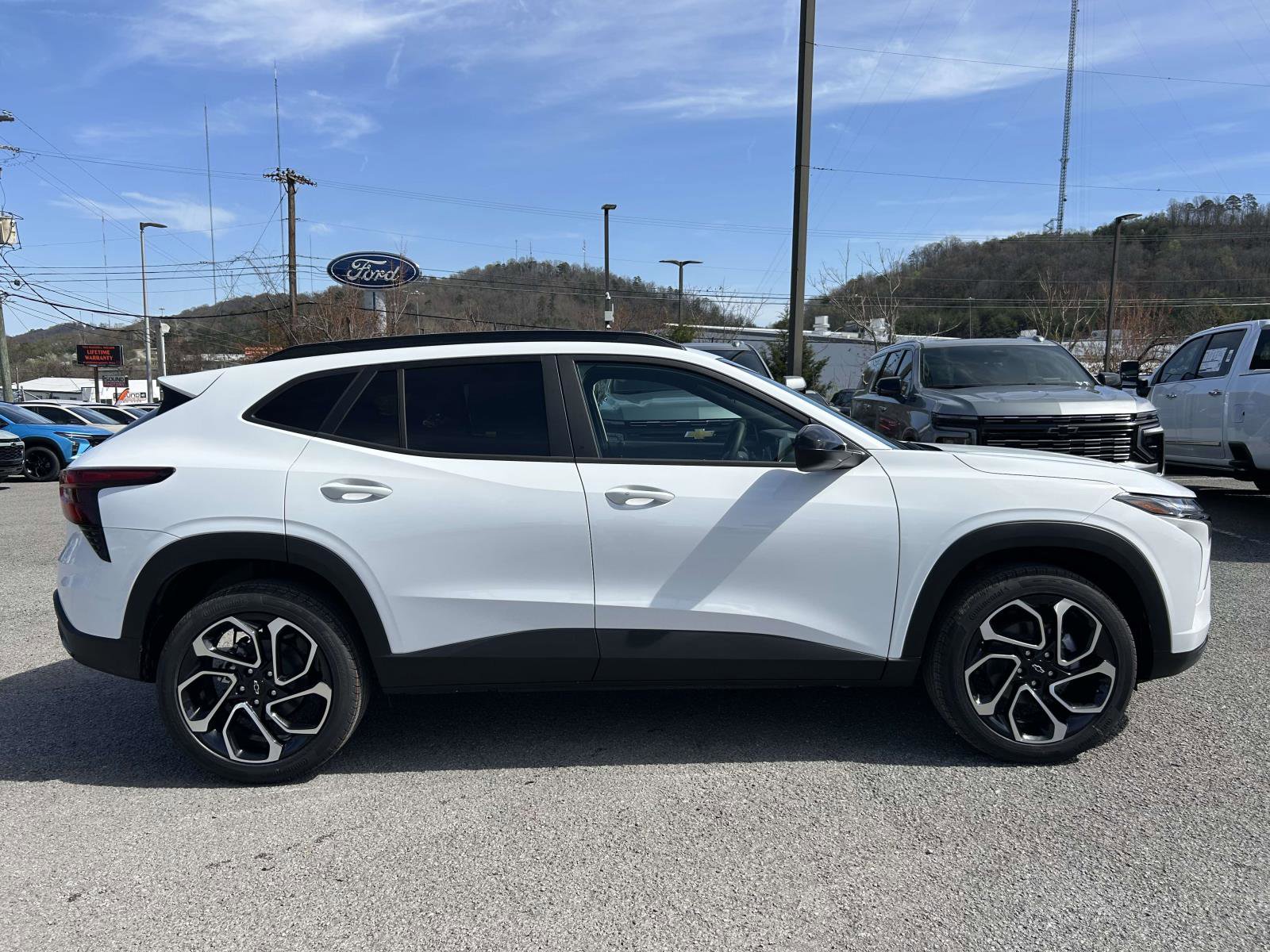 New 2026 Chevrolet Trax RS w/ Driver Confidence Package image 2