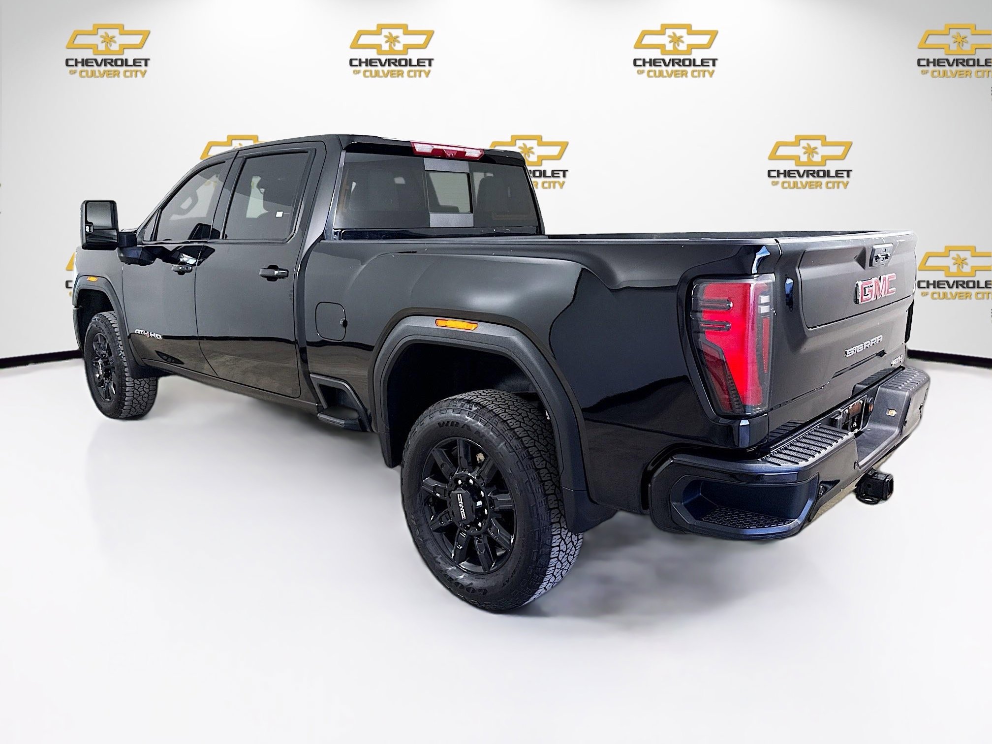 Used 2024 GMC Sierra 2500 AT4 w/ Technology Package image 5