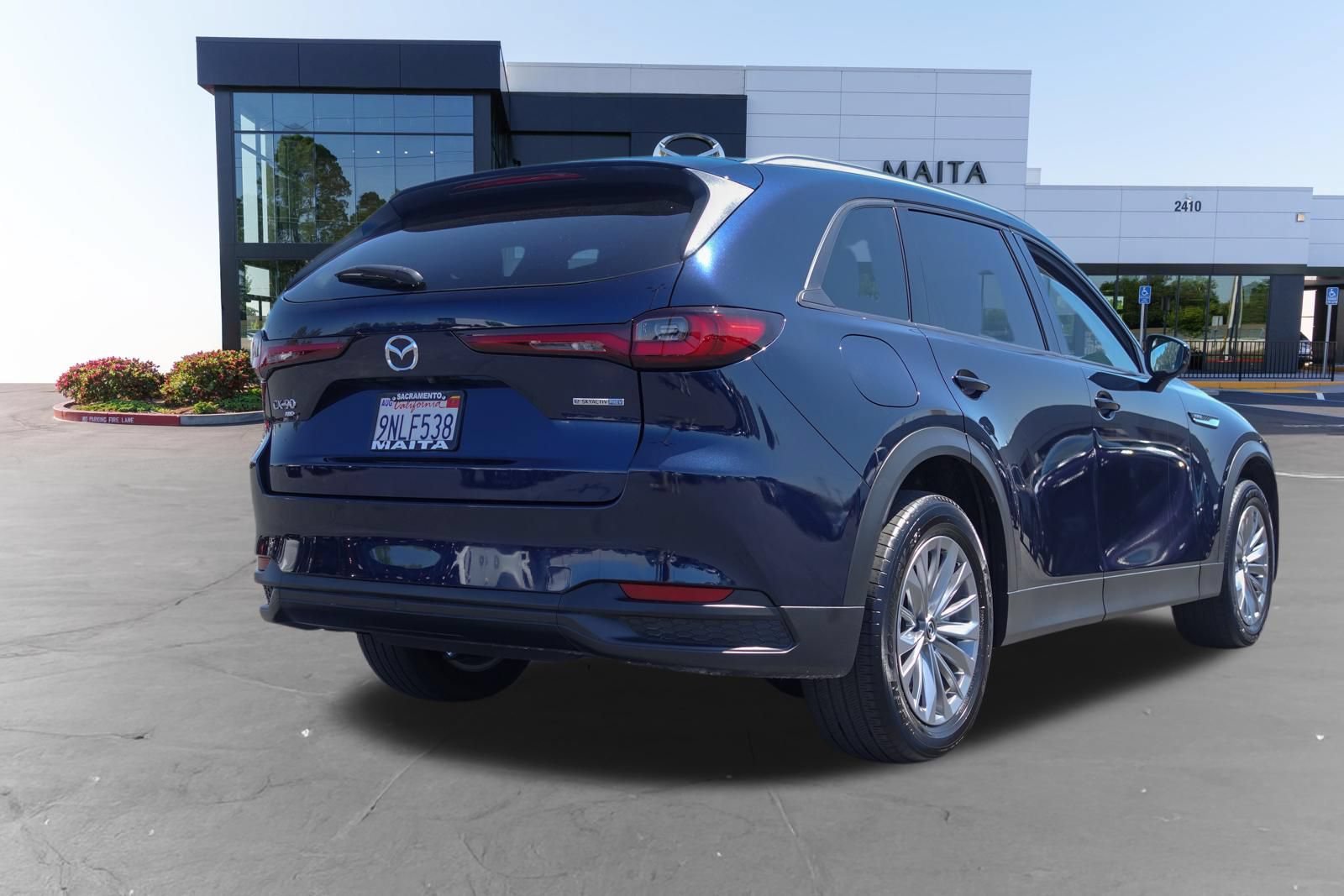 Used 2024 MAZDA CX-90 Plug-In Hybrid w/ Preferred AWD/4WD image 4