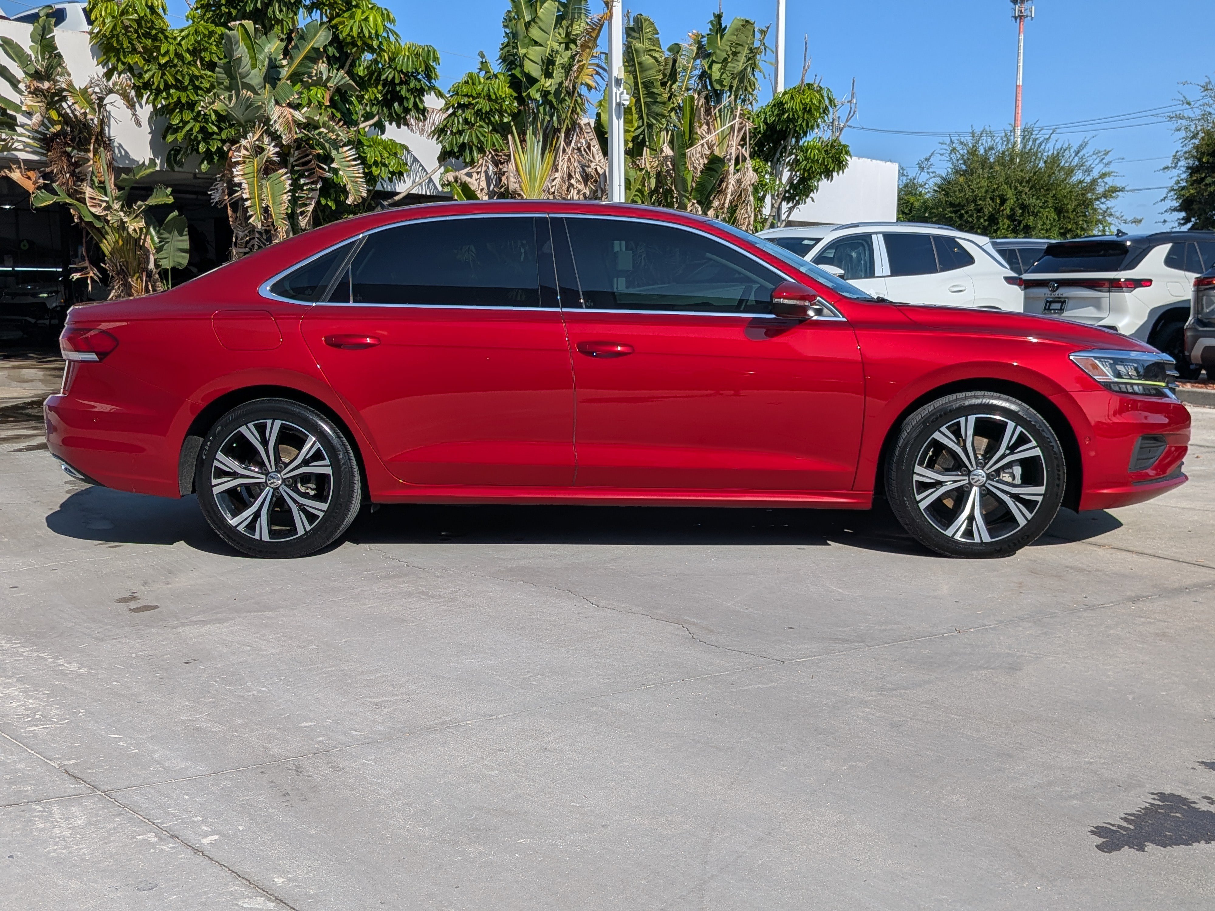 Used 2020 Volkswagen Passat 2.0T SEL FWD image 2
