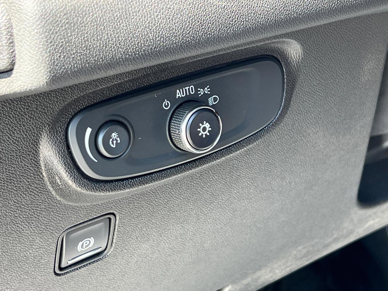Used 2019 GMC Terrain SLE w/ Driver Convenience Package AWD/4WD image 16