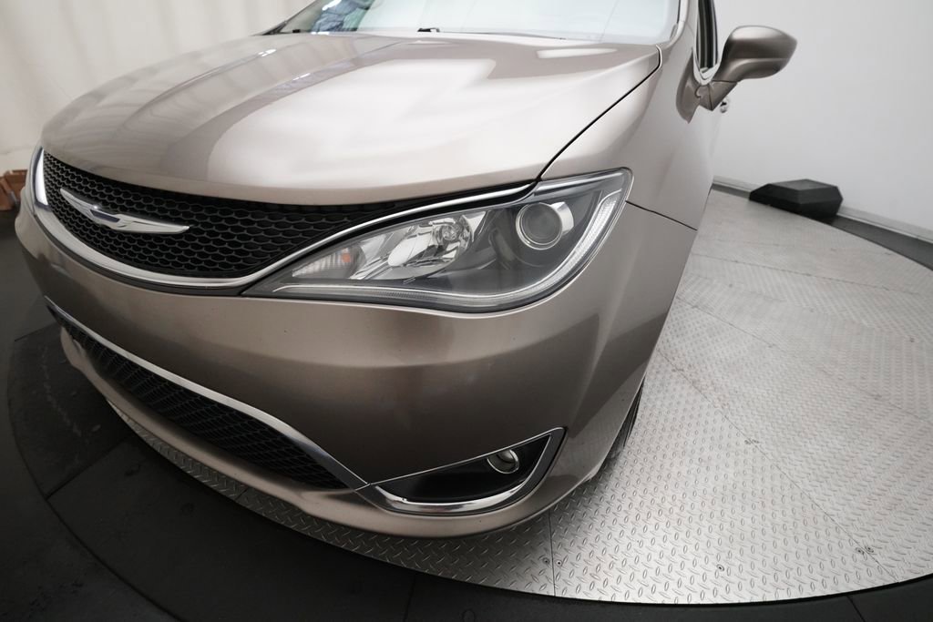 Used 2018 Chrysler Pacifica Touring-L w/ Premium Audio Group image 24