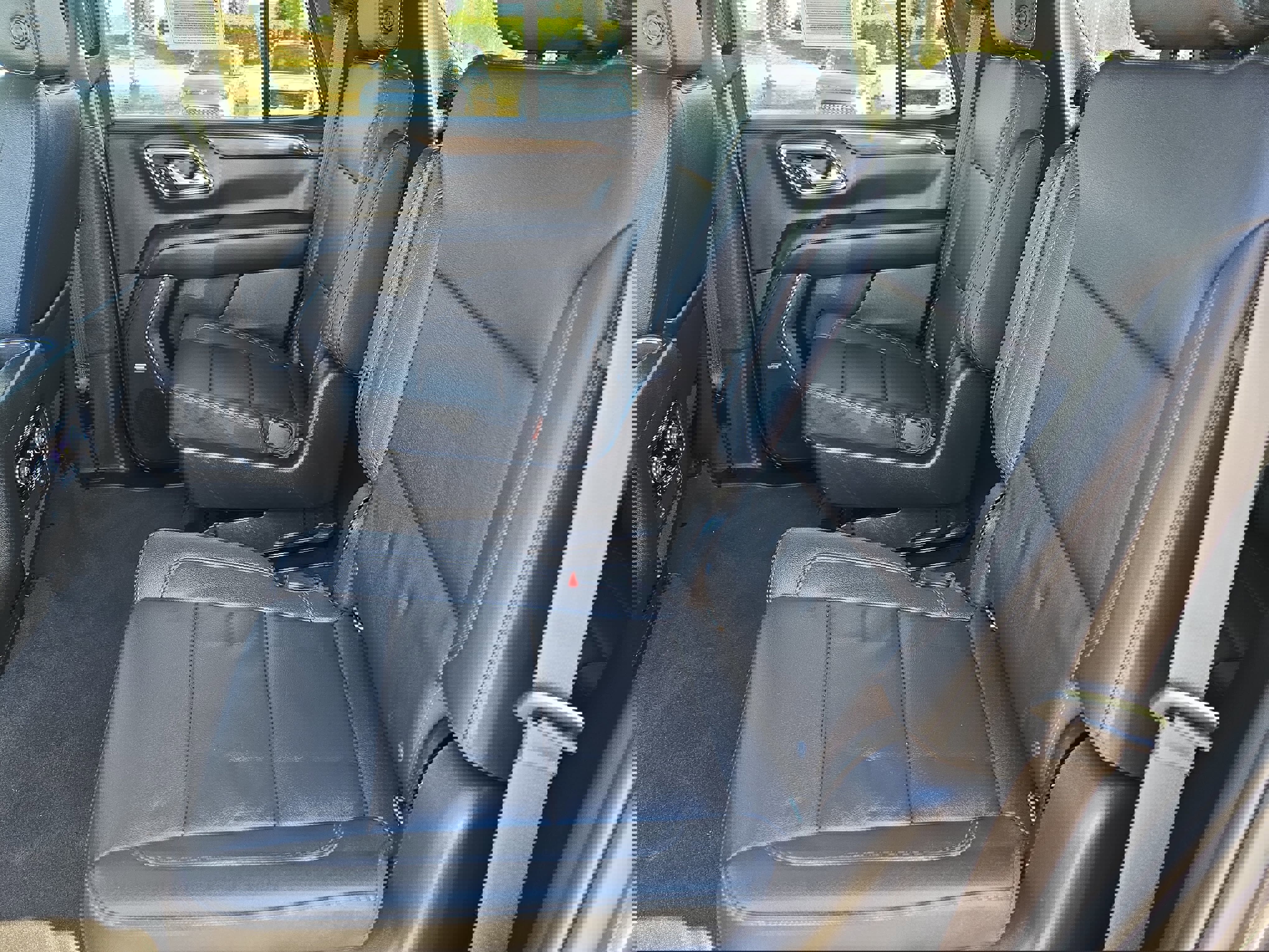 Used 2022 Chevrolet Tahoe Z71 w/ Luxury Package image 16