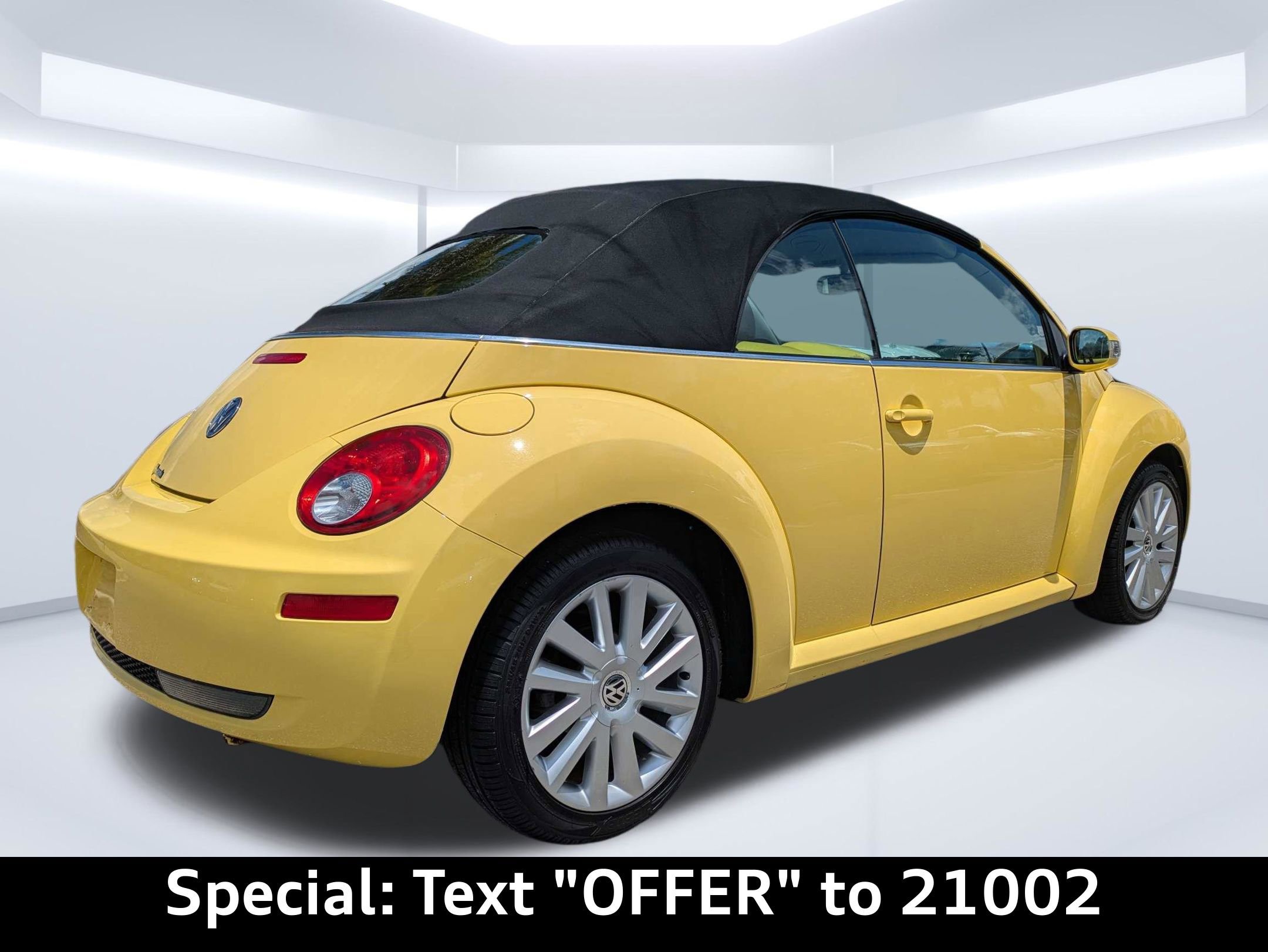 Used 2008 Volkswagen Beetle SE FWD image 3