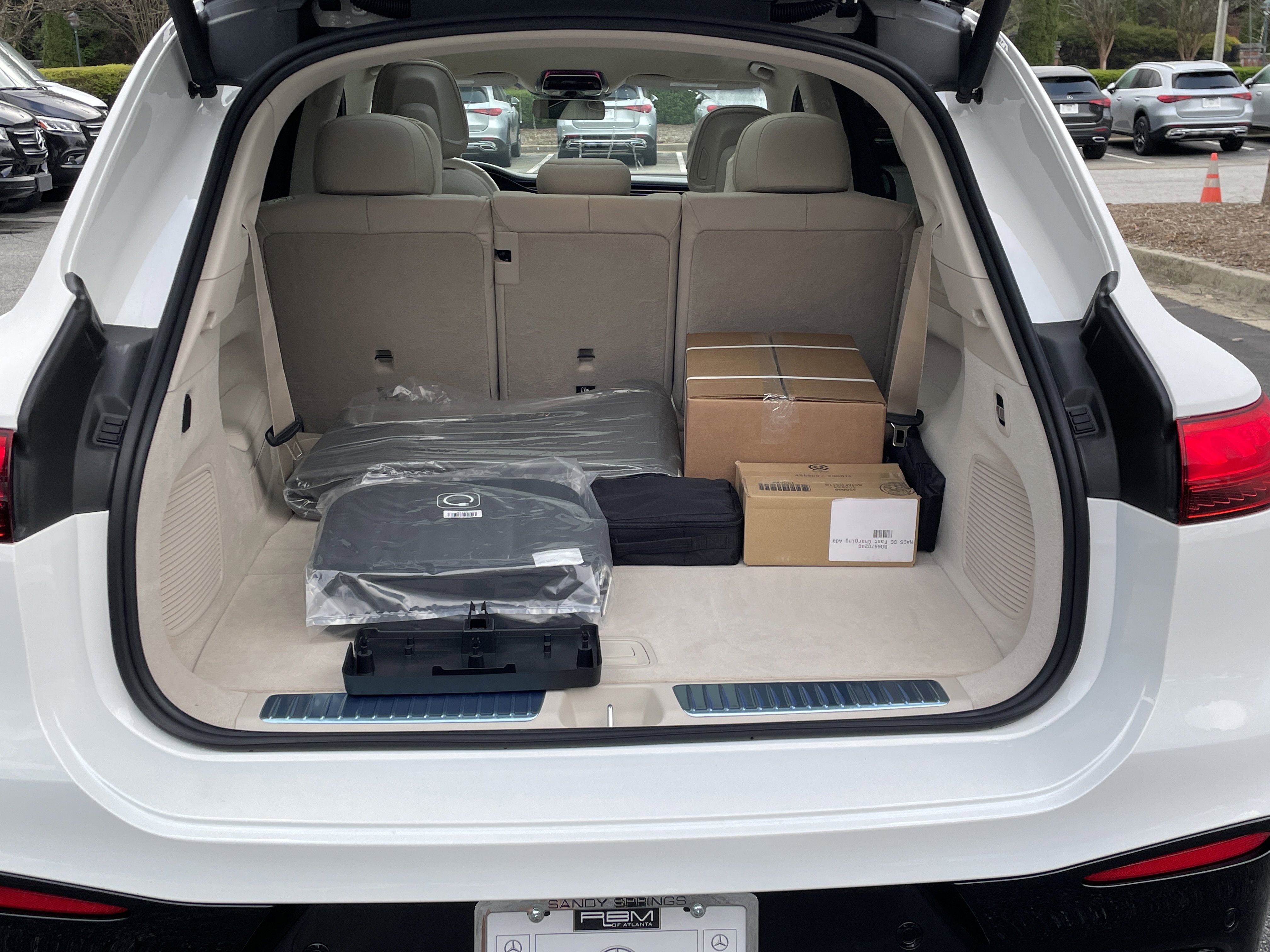 New 2026 Mercedes-Benz EQS 400 4MATIC SUV image 9