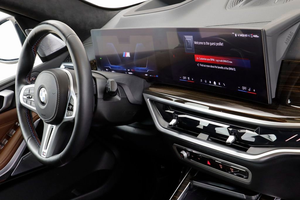 Used 2025 BMW X7 M60i image 22