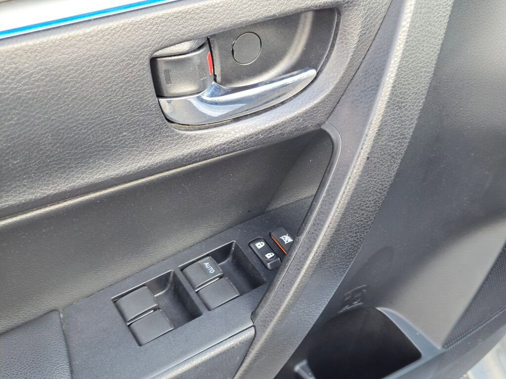 Used 2014 Toyota Corolla S image 17