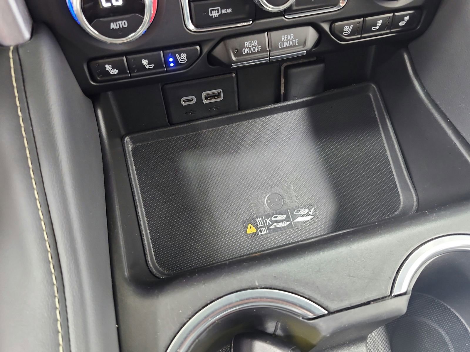 Used 2024 GMC Yukon XL SLT image 35