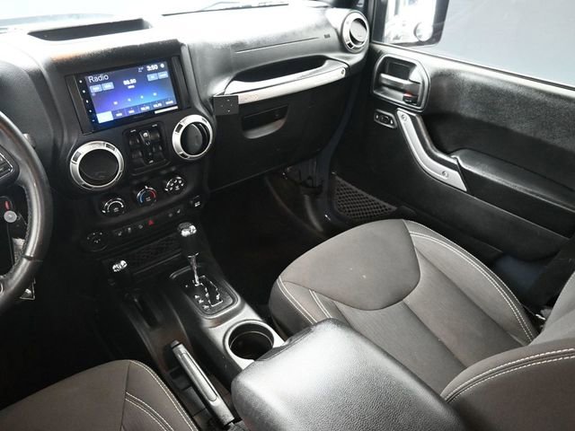 Used 2016 Jeep Wrangler Unlimited Rubicon w/ Connectivity Group image 10