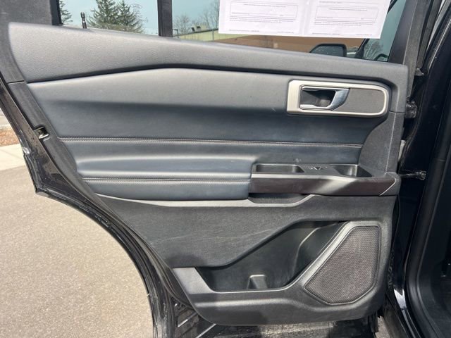 Used 2020 Ford Explorer XLT w/ Equipment Group 202A AWD/4WD image 17