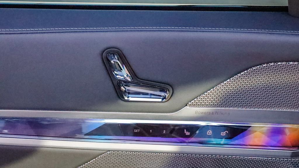 Used 2025 BMW 740i 740i w/ Premium Package image 21