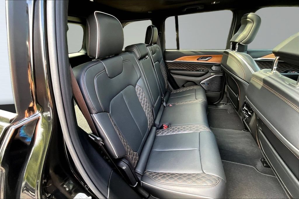 Used 2025 Jeep Grand Cherokee Summit AWD/4WD image 27