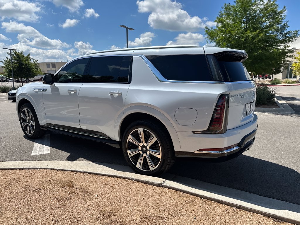 Certified 2026 Cadillac Escalade IQL Luxury AWD/4WD image 7