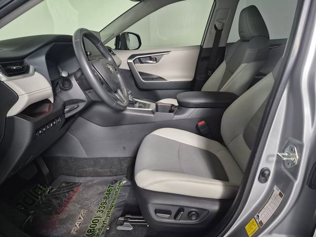 Used 2023 Toyota RAV4 Limited image 17