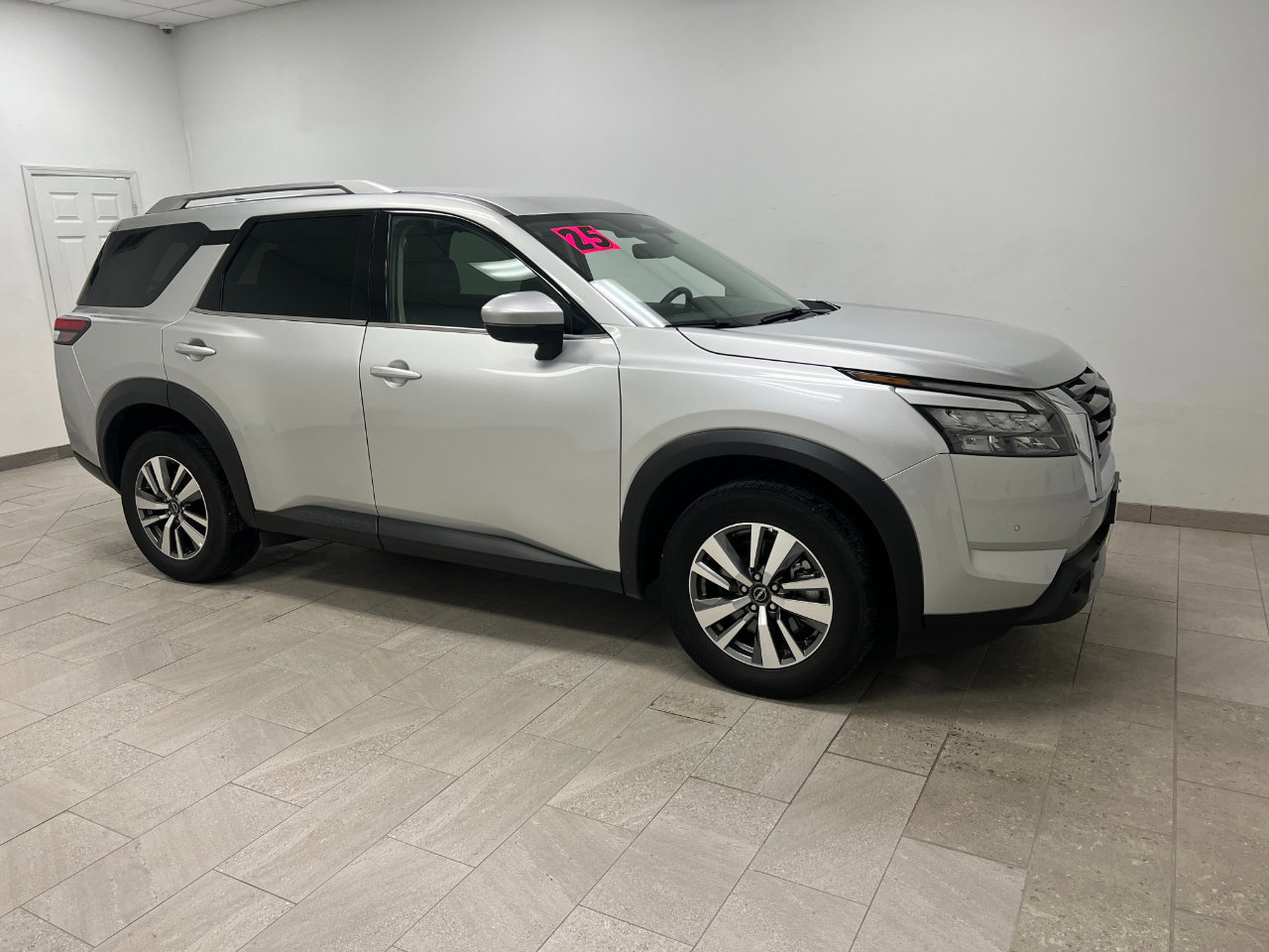 Used 2025 Nissan Pathfinder SL image 9