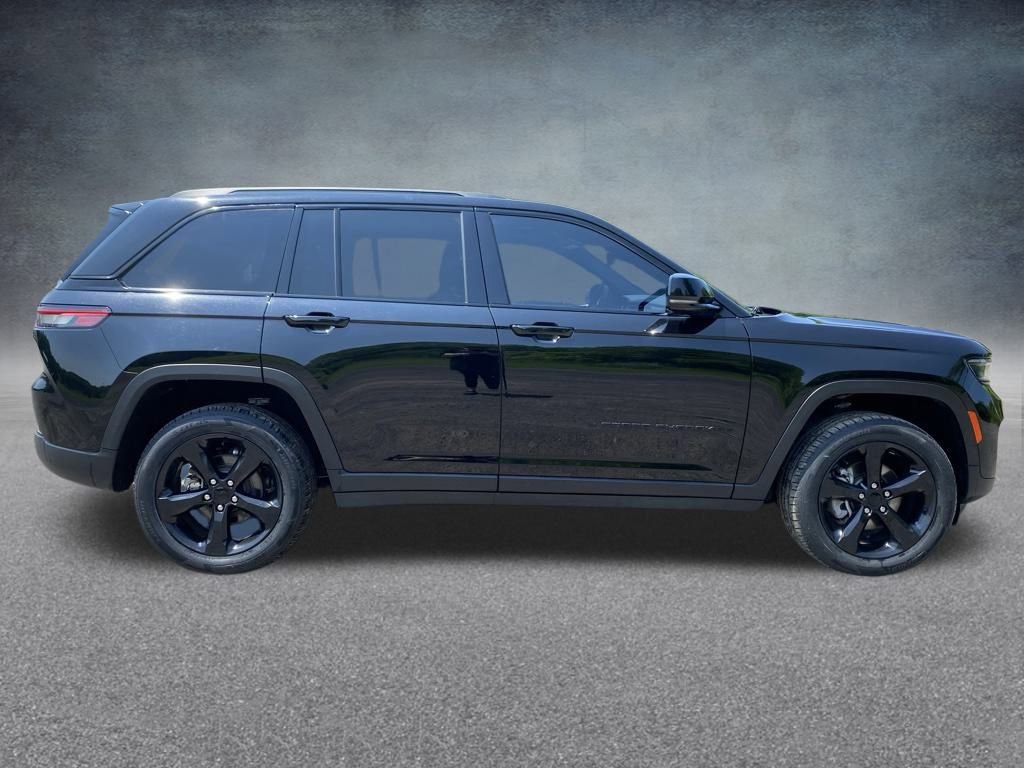 Used 2023 Jeep Grand Cherokee Altitude image 8
