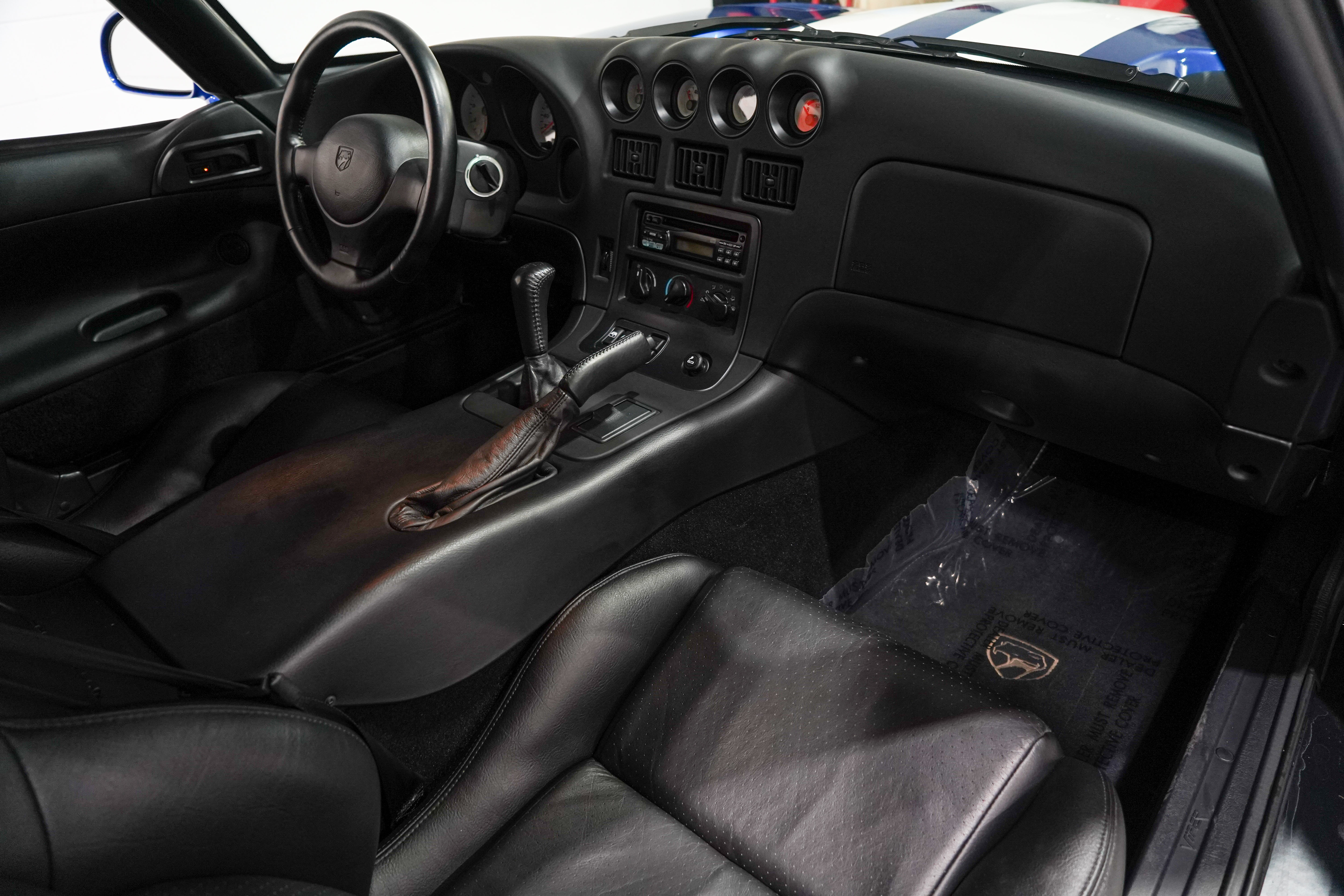 Used 1997 Dodge Viper GTS RWD image 2