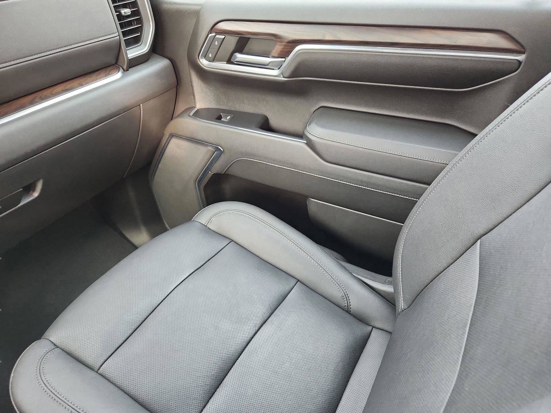 Used 2024 GMC Sierra 1500 SLT image 13