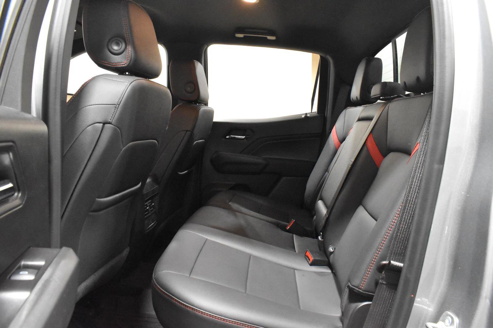 Used 2024 Chevrolet Colorado Z71 w/ Z71 Convenience Package 2 AWD/4WD image 9