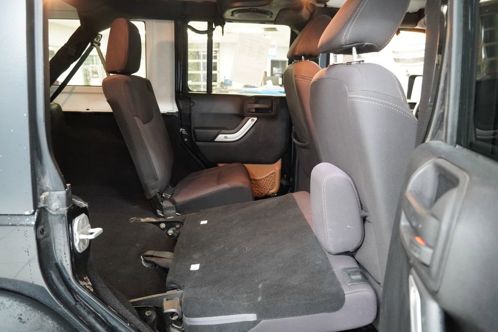 Used 2013 Jeep Wrangler Unlimited Rubicon w/ Connectivity Group image 29