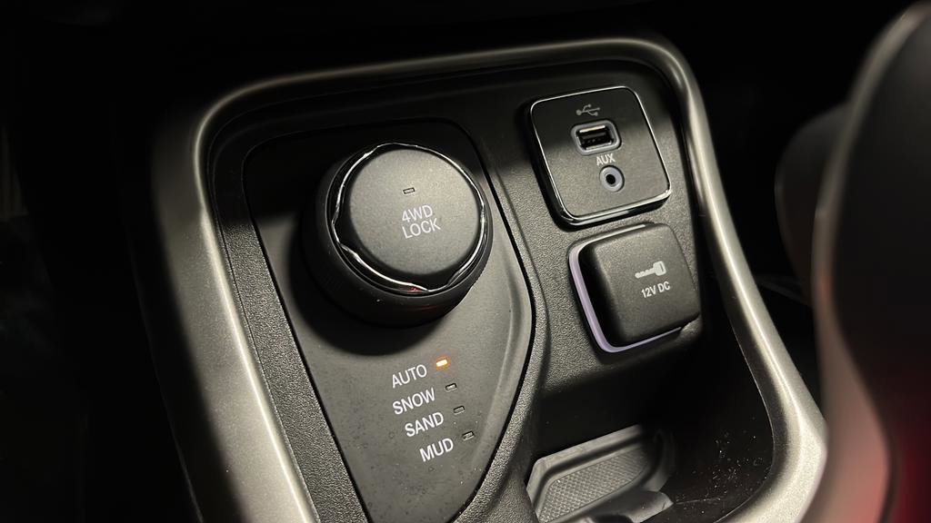 Used 2018 Jeep Compass Latitude w/ Popular Equipment Group AWD/4WD image 32