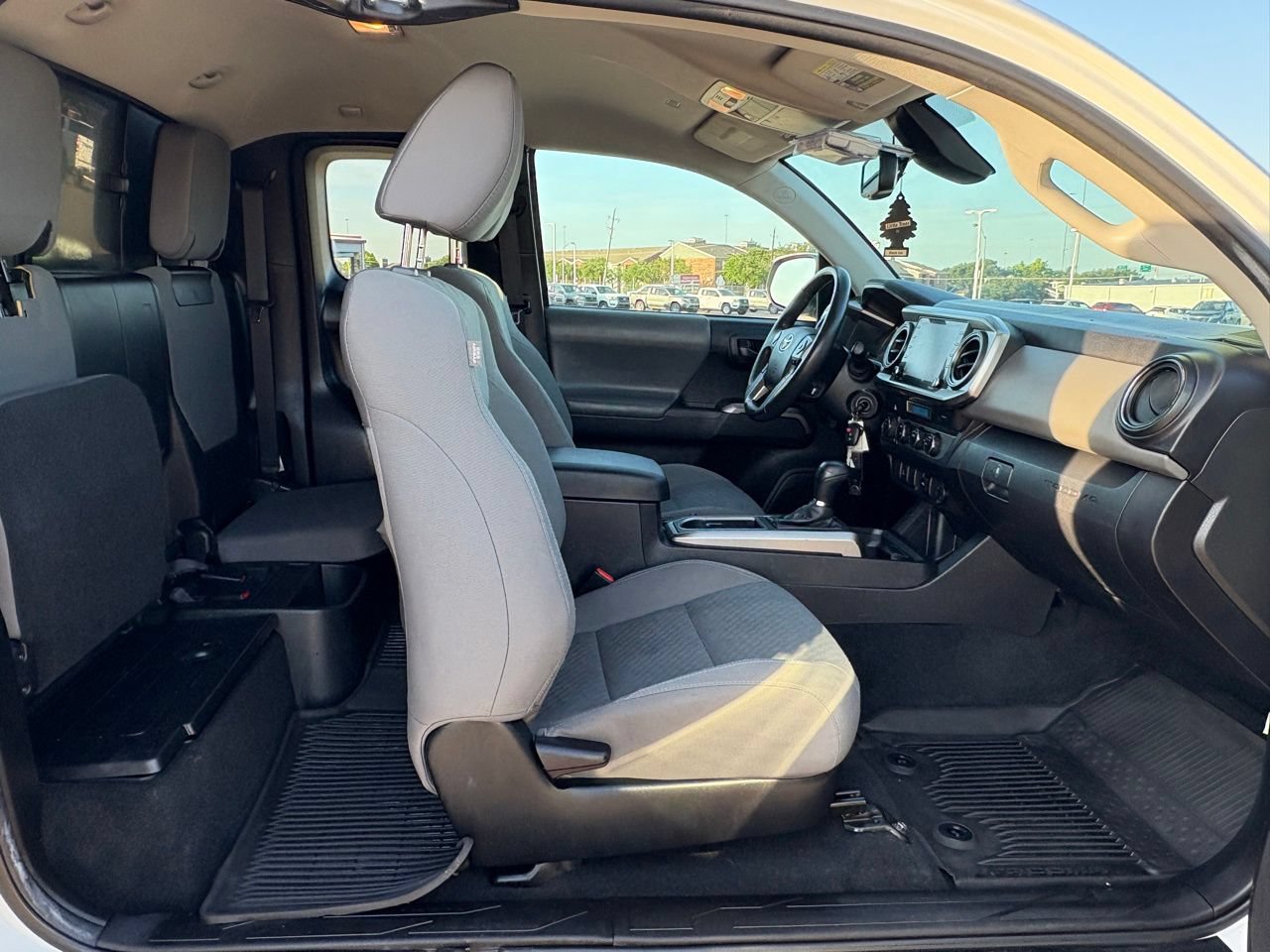 Used 2022 Toyota Tacoma SR5 AWD/4WD image 30