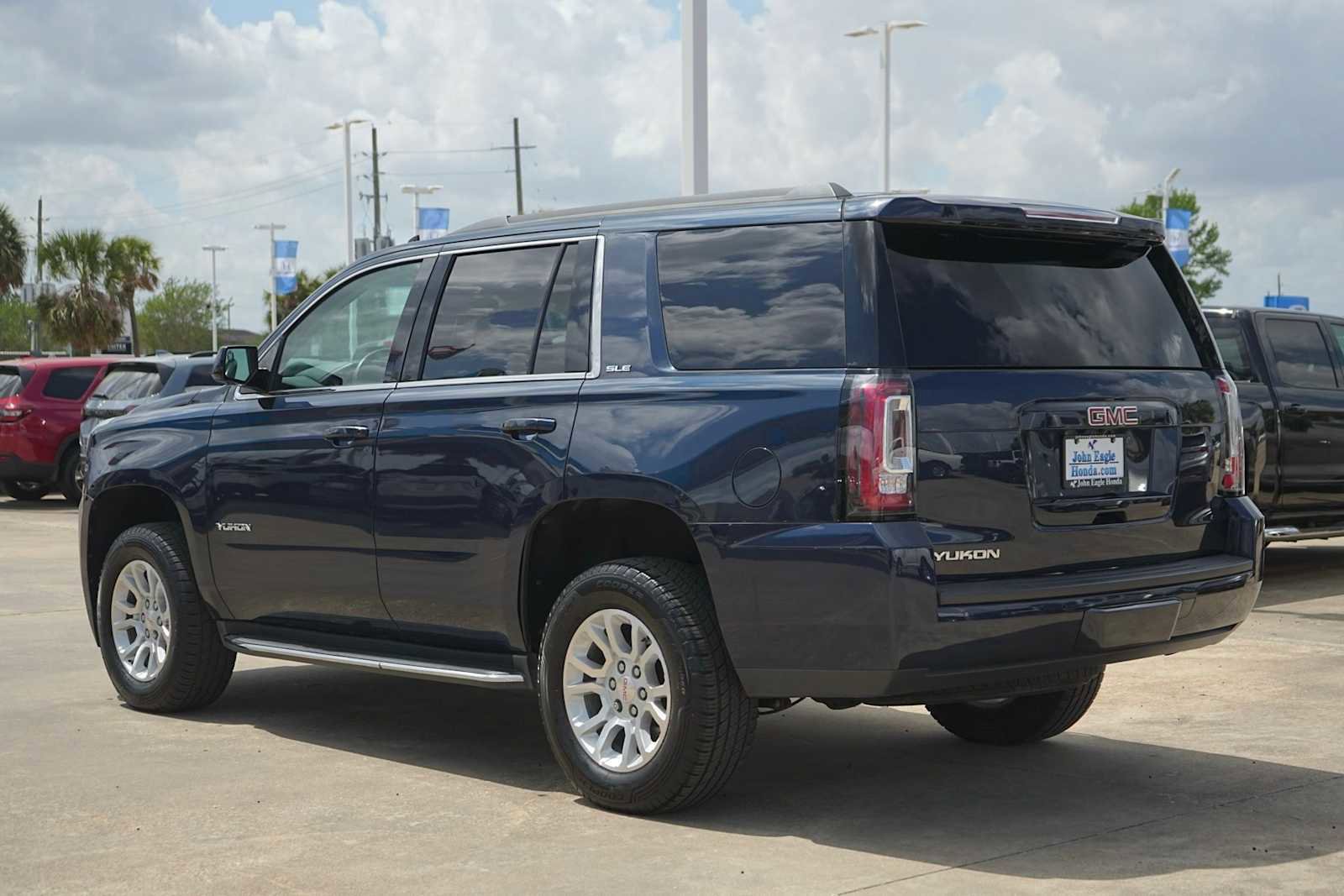 Used 2018 GMC Yukon SLE w/ Convenience Package image 4