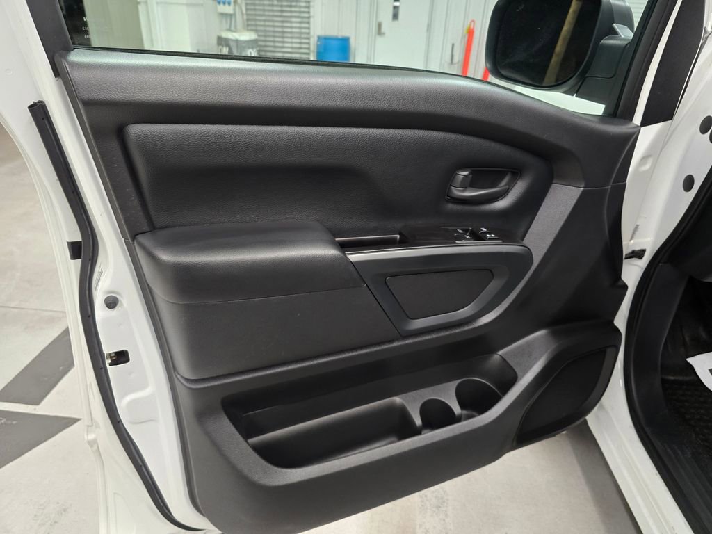 Used 2022 Nissan Titan S image 13