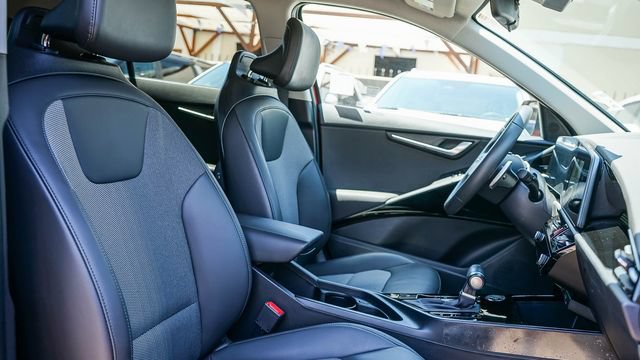 Certified 2025 Kia Niro EX FWD image 17