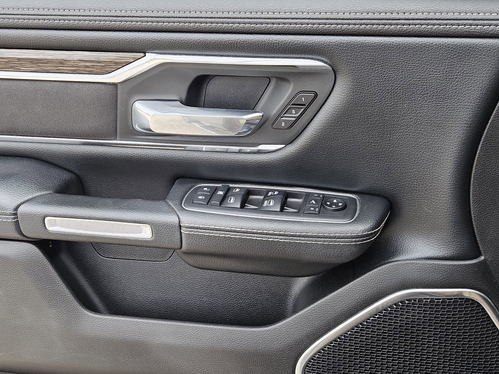 Used 2019 RAM 1500 Laramie image 30