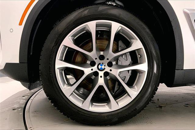 New 2026 BMW X5 xDrive50e w/ Climate Comfort Package image 9