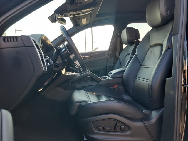 Used 2023 Porsche Cayenne AWD/4WD image 23